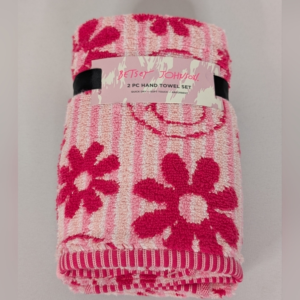Betsey Johnson Pink Flower And Smiley Face Hand Towel Set Of 2 NWT